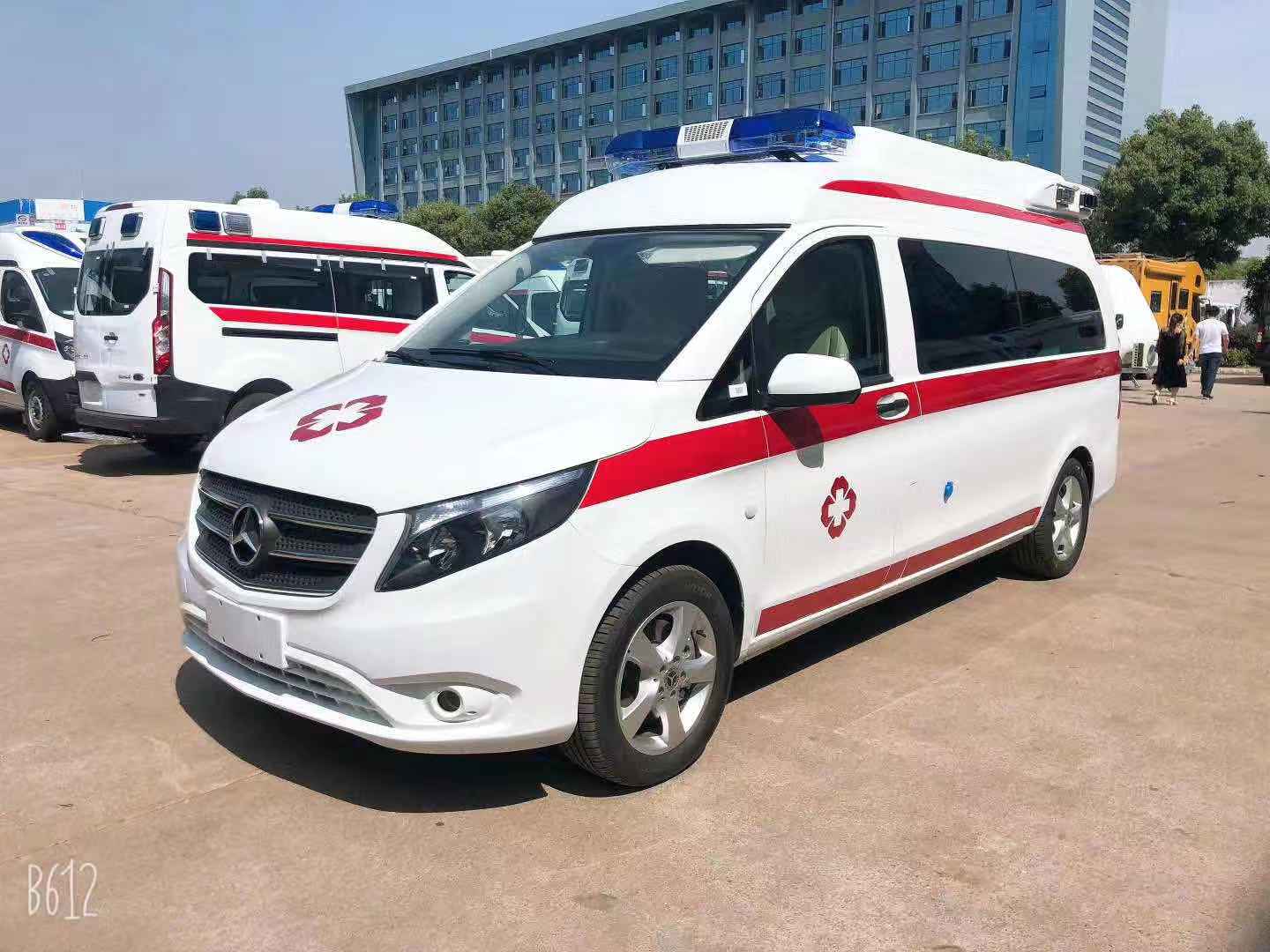 奔馳負壓型救護車